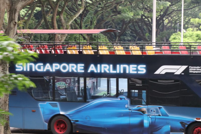 シンガポール　路線バス　シンガポール航空広告